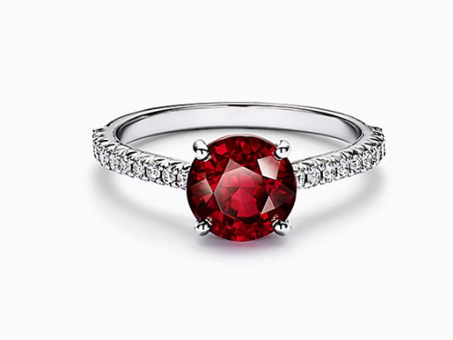 кольцо с рубином в подарок на 8 марта