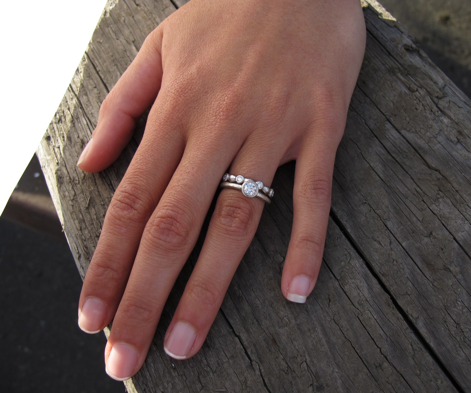 На каком пальце носить кольцо, и что это означает?
